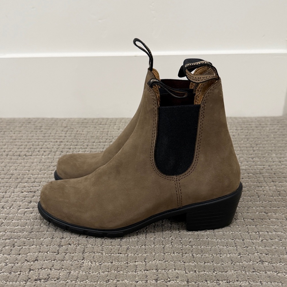 Blundstone Tan Ankle Boots